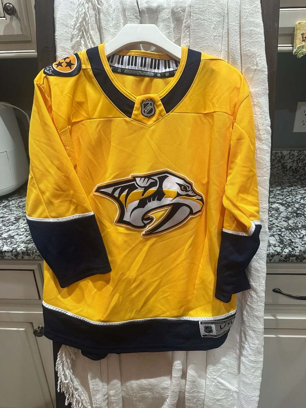 Fanatics Nashville Predators Hockey Jersey Size L/XL Yellow
